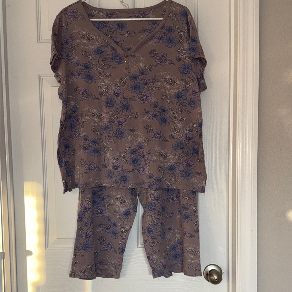 Women’s 2 piece short sleeve pajama set